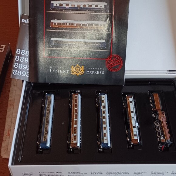 Train Set - Picture 1 of 4